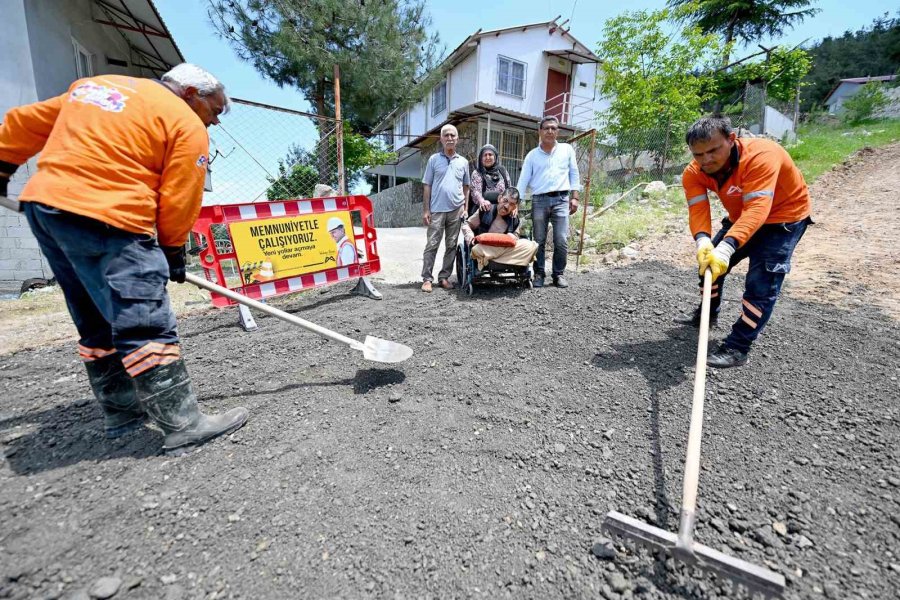 Engelli Oğlunu Sırtında Taşıyan Babanın Yol Sorunu Çözüldü