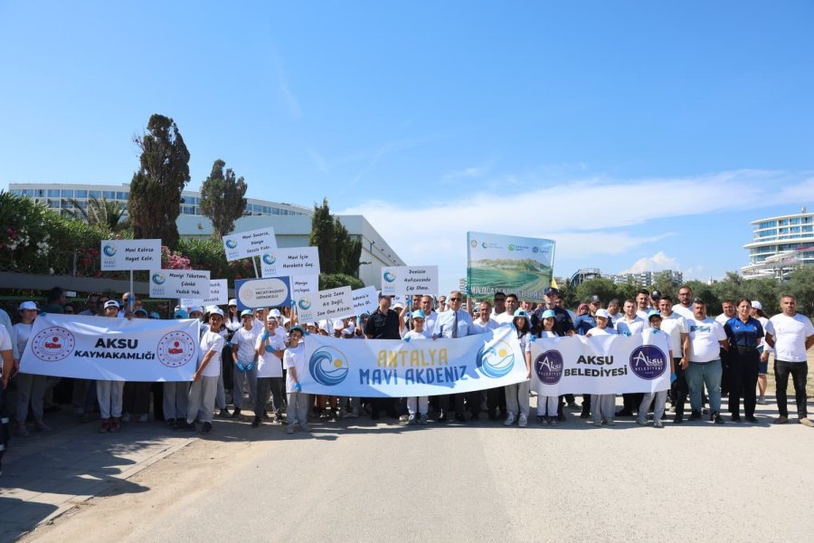 Aksulular Mavi Akdeniz İçin Tek Yürek Oldu, Turunç Plajı Temizlendi