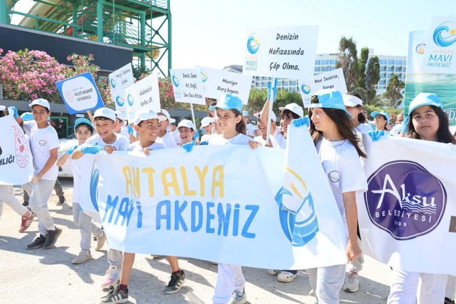 Aksulular Mavi Akdeniz İçin Tek Yürek Oldu, Turunç Plajı Temizlendi