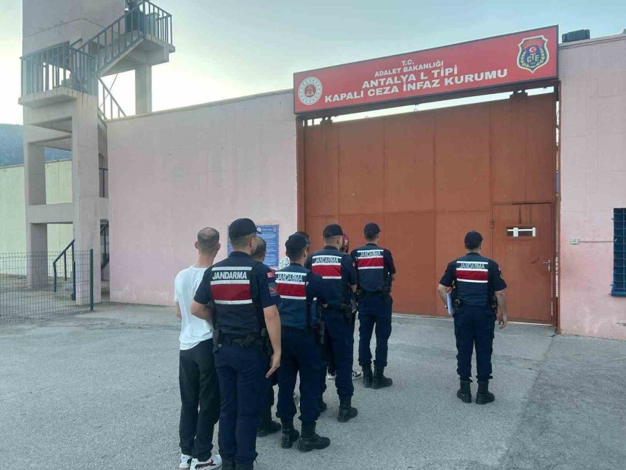 Antalya’da Uyuşturucu Operasyonunda 4 Şüpheli Tutuklandı