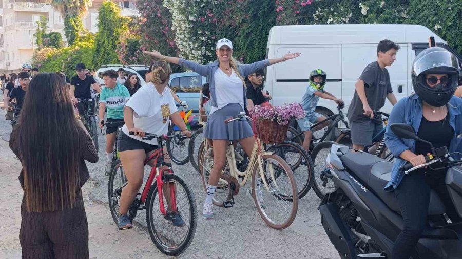 Bisiklet Binme Ve Çevre Temizliği Etkinliği