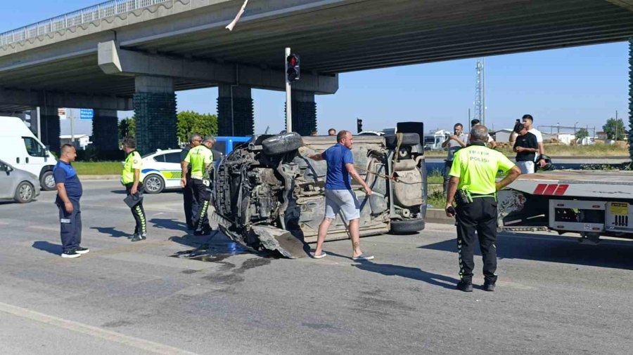 Ters Dönen Araçtan Burnu Bile Kanamadan Çıktı