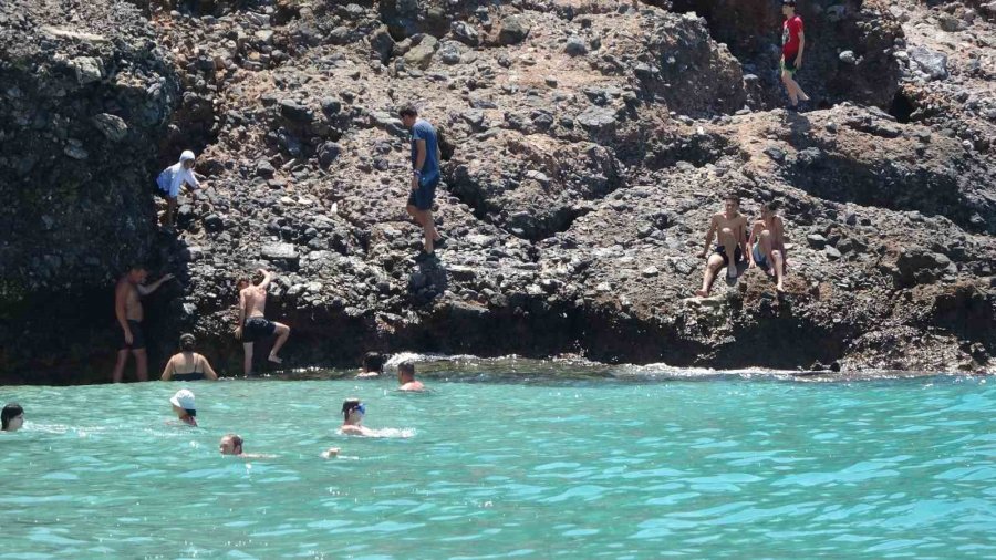 Kleopatra Plajı Turistlerle Doldu Taştı