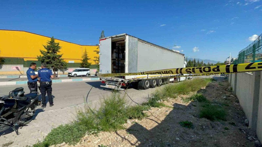 Tır Şoförü Tırın Dorsesinde Ölü Bulundu