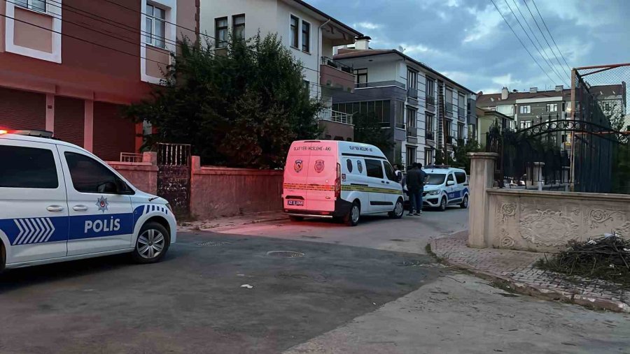 Kocası Tarafından Bıçaklanan Kadın Ağır Yaralandı