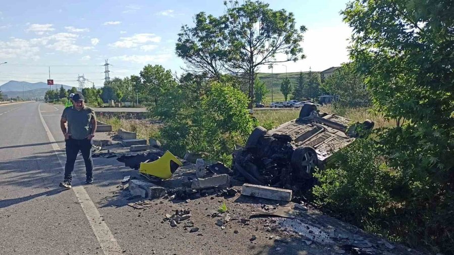 Takla Atan Otomobilden Sürücü Yaralı Kurtuldu