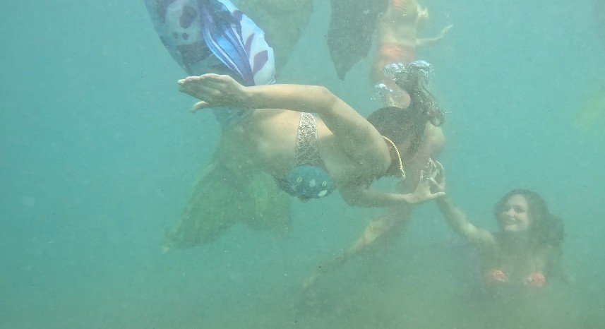 Antalya’da ‘deniz Kızları’ Eşliğinde Dip Temizliği