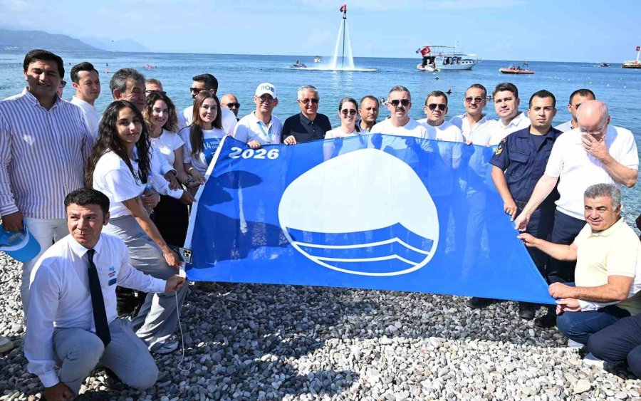 Antalya’da ‘deniz Kızları’ Eşliğinde Dip Temizliği