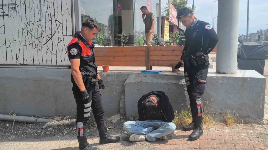 Polisi Görünce Kaçmak İstedi, 34 Dosyadan 23 Yıl Hapis Cezası İle Arandığı Ortaya Çıktı