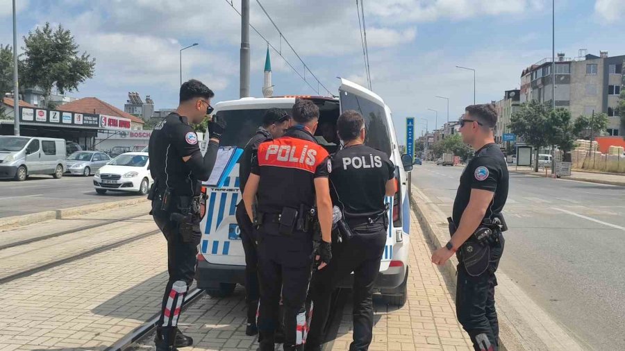 Polisi Görünce Kaçmak İstedi, 34 Dosyadan 23 Yıl Hapis Cezası İle Arandığı Ortaya Çıktı