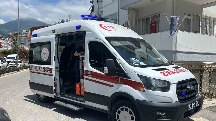 Alanya’da Motosiklet İle Otomobil Çarpıştı: 1 Yaralı