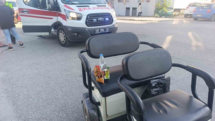 Motorlu Bisiklet İle Elektrikli Bisiklet Çarpıştı, 4 Yaşındaki Çocuk Yaralandı