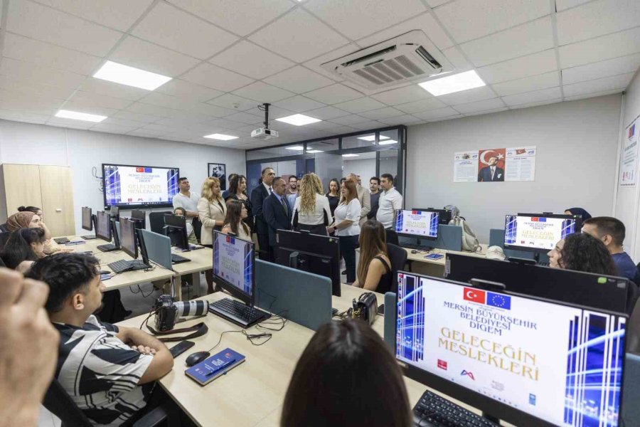 Mersin’de Gençleri Geleceğin Mesleklerine Hazırlayacak Merkez Açıldı