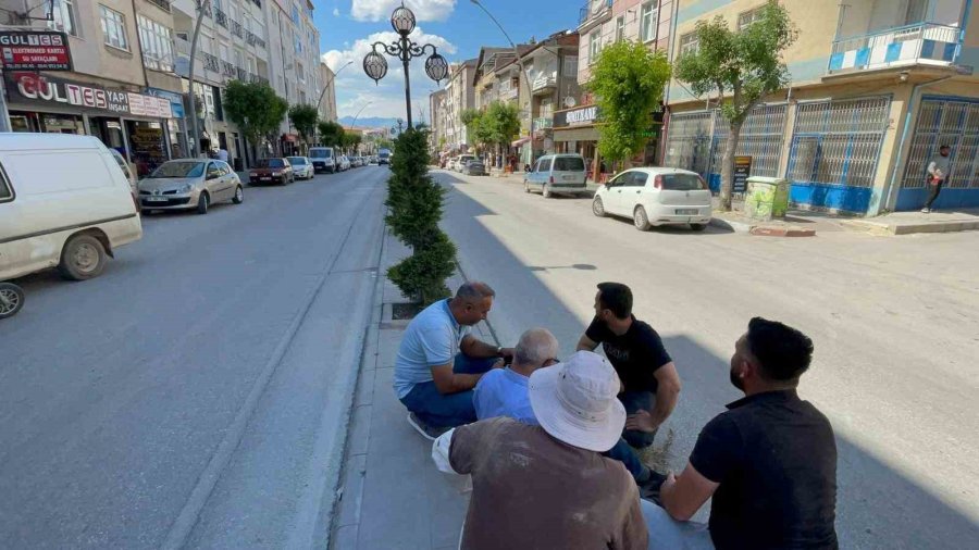 Otomobilin Çarptığı Yayanın 10 Metre Savrulduğu Anlar Kameraya Yansıdı
