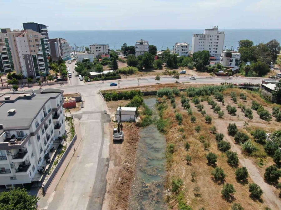 Prof. Dr. Gökoğlu’ndan Tatlı Su Uyarısı: "kirlilik Yağmurla Birlikte Tatlı Su Kaynakları Üzerinden Konyaaltı Plajı’na Ulaşıyor"