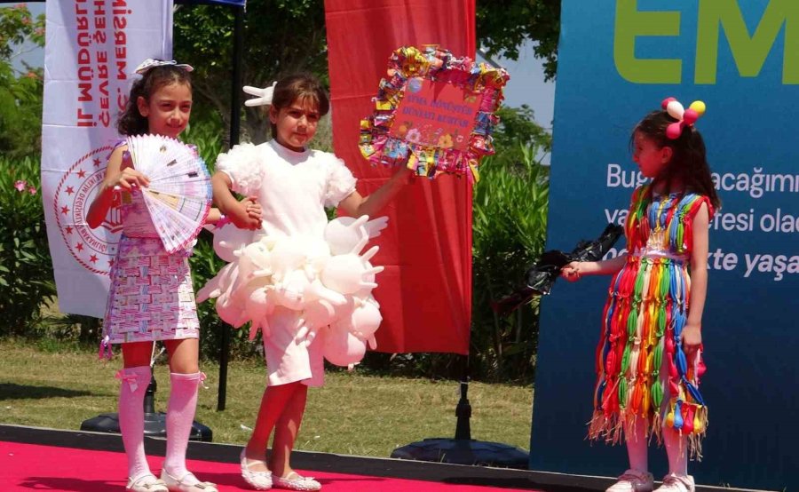 Mersin’de Atıklar Tasarıma Dönüştü, Çocuklar Podyuma Çıktı