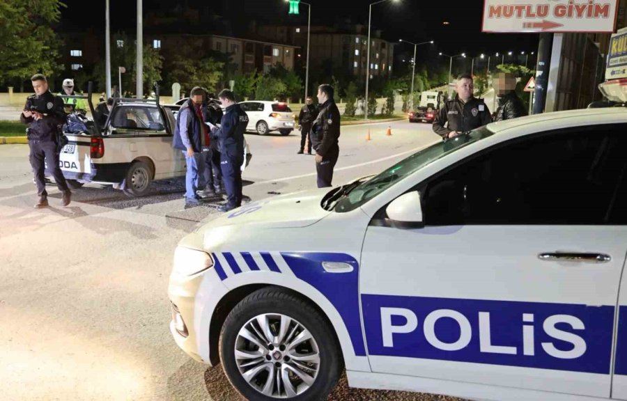 Aksaray Polisi Şok Uygulamalarla Şehir Genelinde Denetim Yapıyor