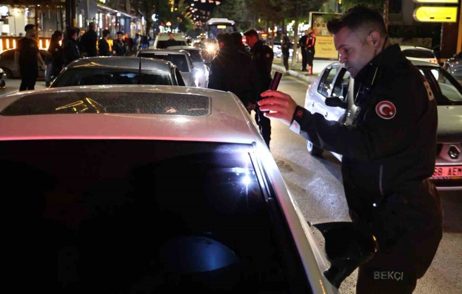 Aksaray Polisi Şok Uygulamalarla Şehir Genelinde Denetim Yapıyor