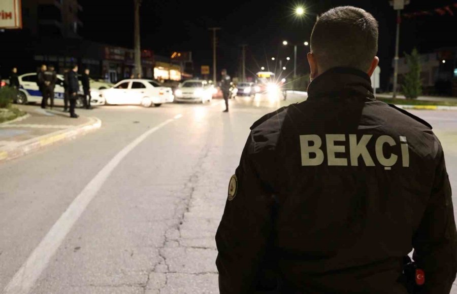 Aksaray Polisi Şok Uygulamalarla Şehir Genelinde Denetim Yapıyor