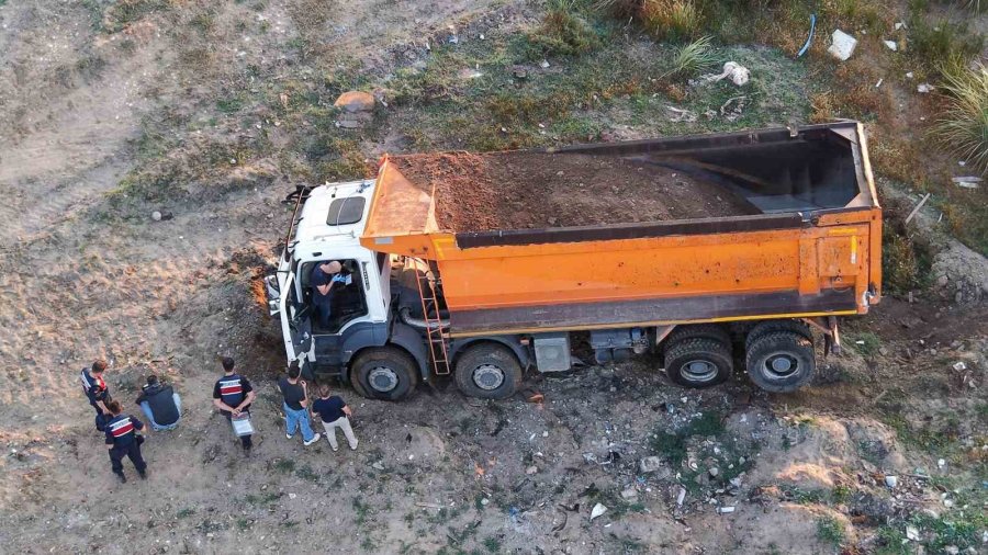 Kum Hırsızlığı Yapan Şüpheliler Jandarmaya Ateş Edip Kaçtı, Operasyonla Yakalandı