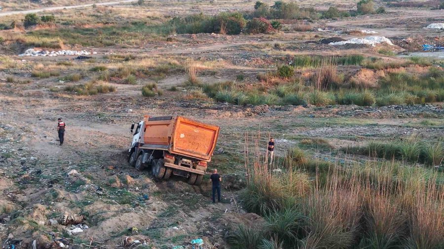 Kum Hırsızlığı Yapan Şüpheliler Jandarmaya Ateş Edip Kaçtı, Operasyonla Yakalandı