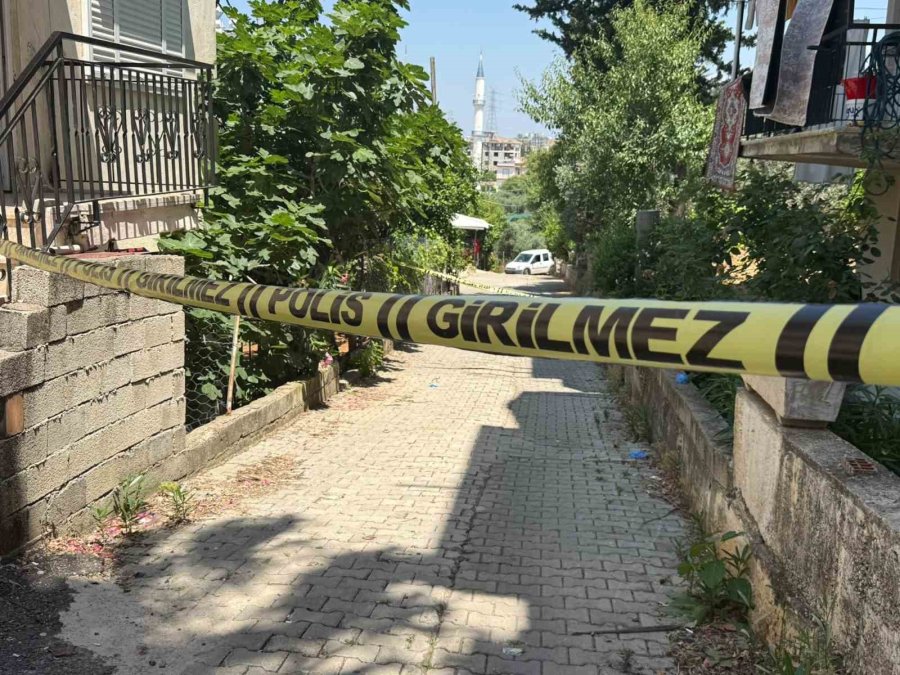 Antalya’da 41 Yaşındaki Adam Evinin Bahçesinde Ölü Bulundu