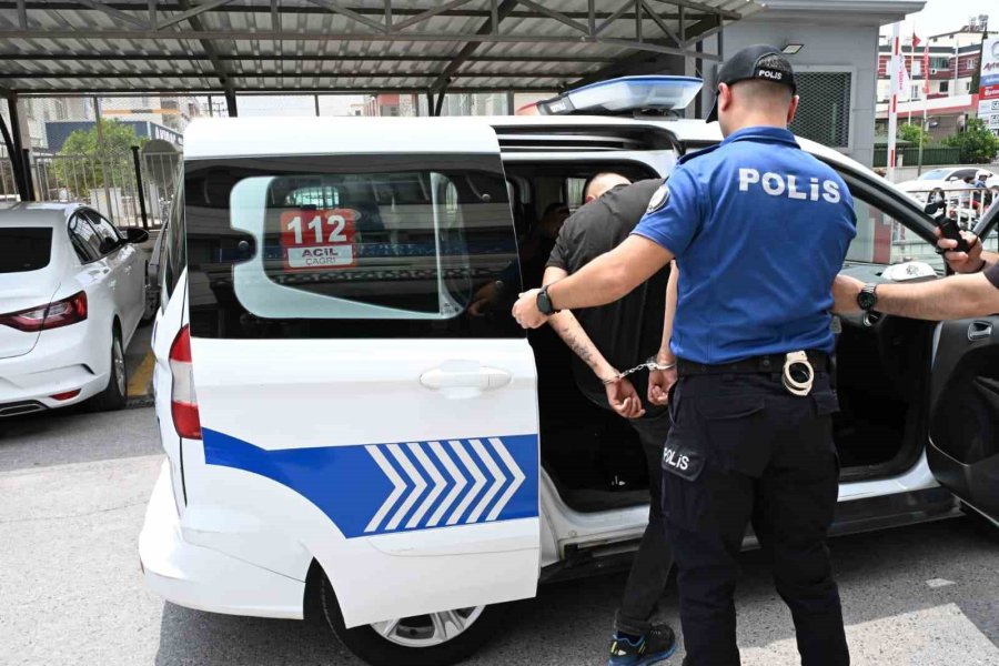Kırmızı Bültenle Aranan Hükümlü Havalimanında Yakalandı