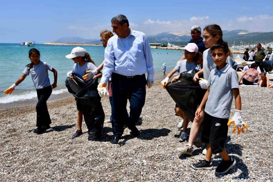 Dünya Çevre Günü’nde Silifke Sahili’nde Temizlik