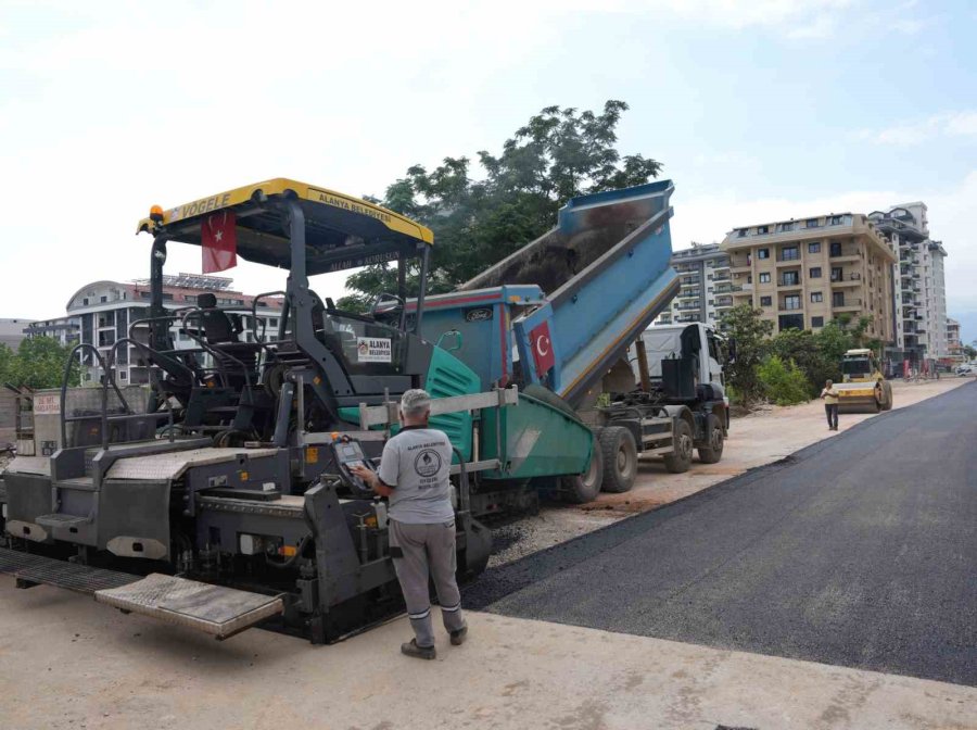 Alanya Belediyesi’nden Sıcak Asfalt Çalışması