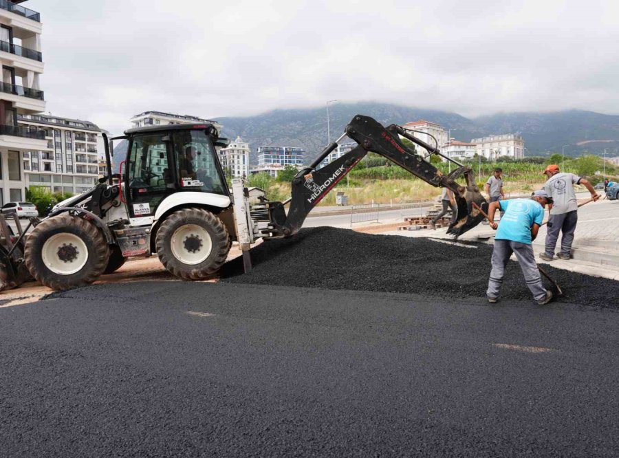 Alanya Belediyesi’nden Sıcak Asfalt Çalışması