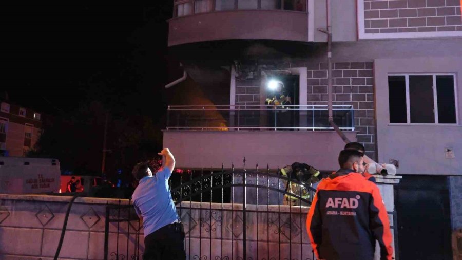 Mutfakta Yaşanan Patlama Sonrası Yangın: 3 Yaralı