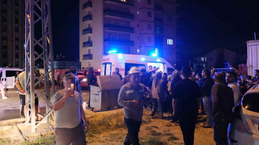 Mutfakta Yaşanan Patlama Sonrası Yangın: 3 Yaralı