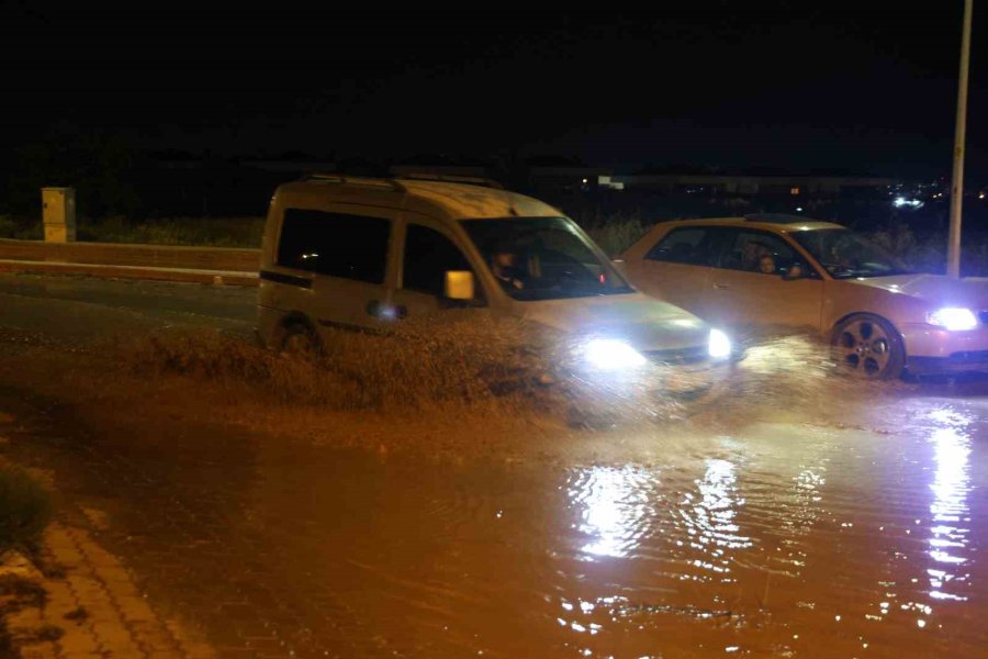 Konya’da Dağlık Alandan Gelen Sel Etkili Oldu