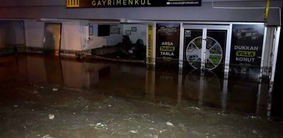 Konya’da Dağlık Alandan Gelen Sel Etkili Oldu