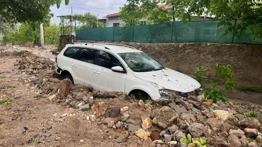 Niğde’de Sel Felaketi: Suya Kapılan Kadın Hayatını Kaybetti