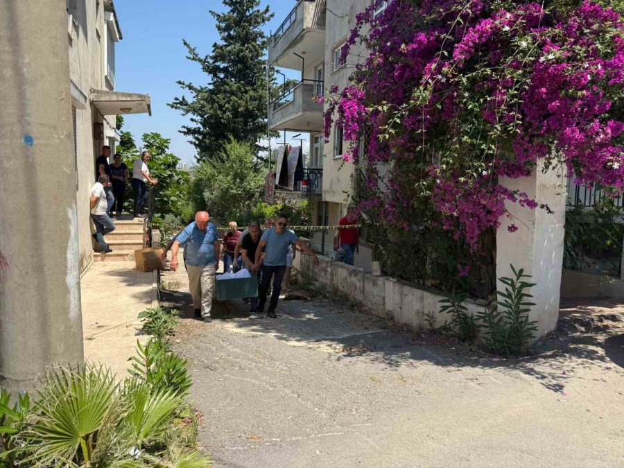 Antalya’da 41 Yaşındaki Adam Evinin Bahçesinde Ölü Bulundu