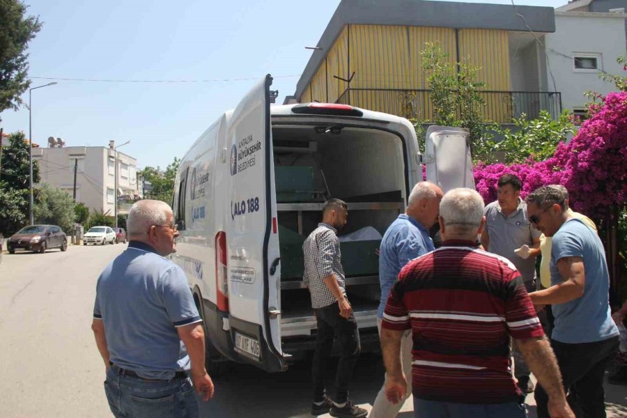 Antalya’da 41 Yaşındaki Adam Evinin Bahçesinde Ölü Bulundu