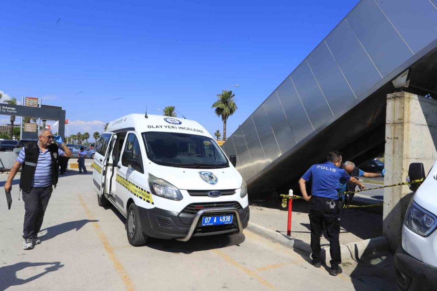 Antalya’da Otokoç Bayiine Silahlı Saldırı