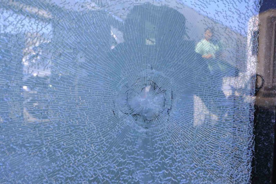 Antalya’da Otokoç Bayiine Silahlı Saldırı