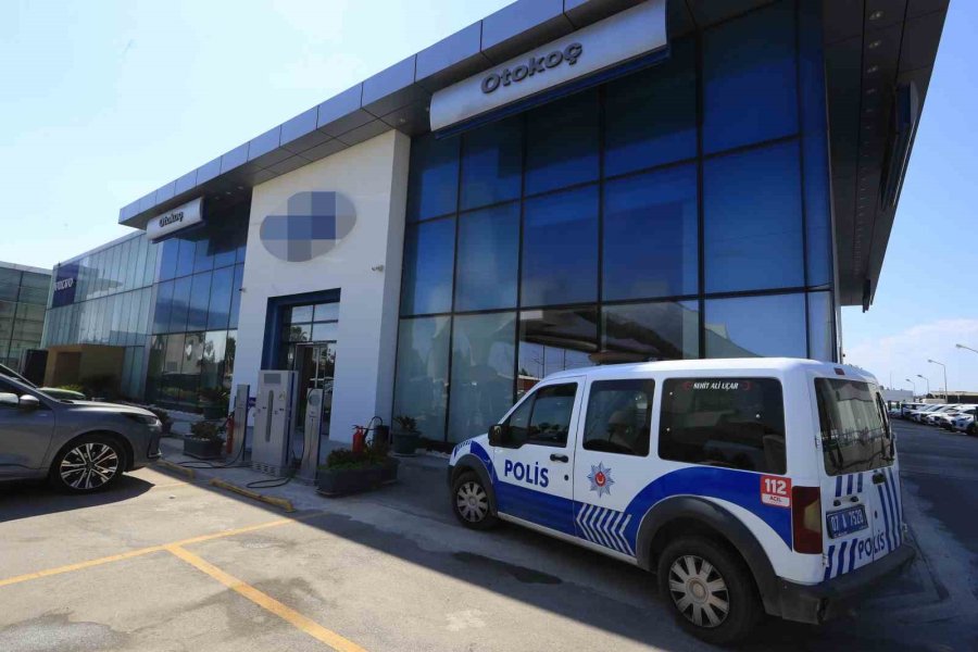 Antalya’da Otokoç Bayiine Silahlı Saldırı