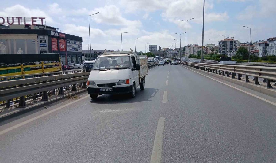 Manavgat’ta 4 Aracın Karıştığı Zincirleme Kaza