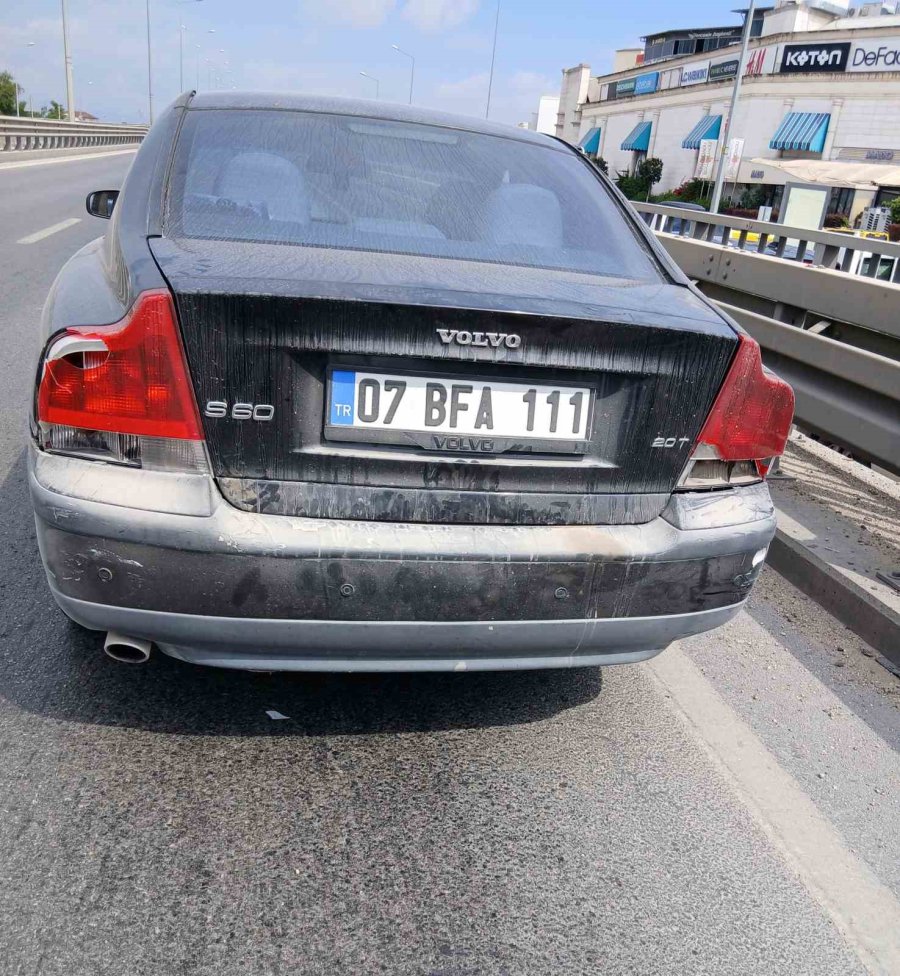 Manavgat’ta 4 Aracın Karıştığı Zincirleme Kaza