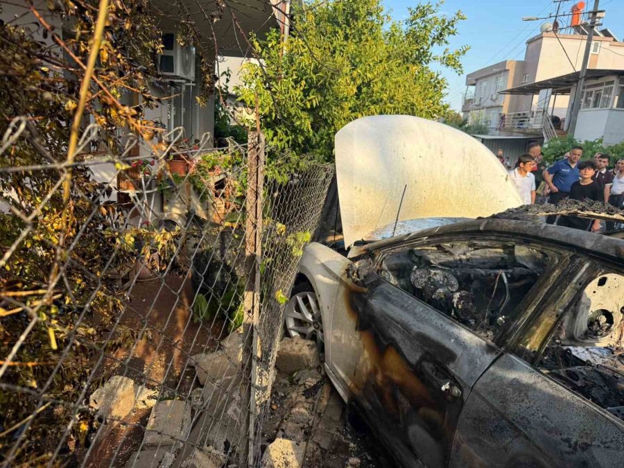 Seyir Halindeyken Alev Topuna Döndü, Sürücü Son Anda Kendini Dışarı Atarak Kurtuldu