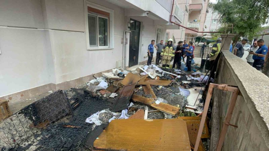 Bahçedeki Atık Eşyaların Yanması Paniğe Yol Açtı