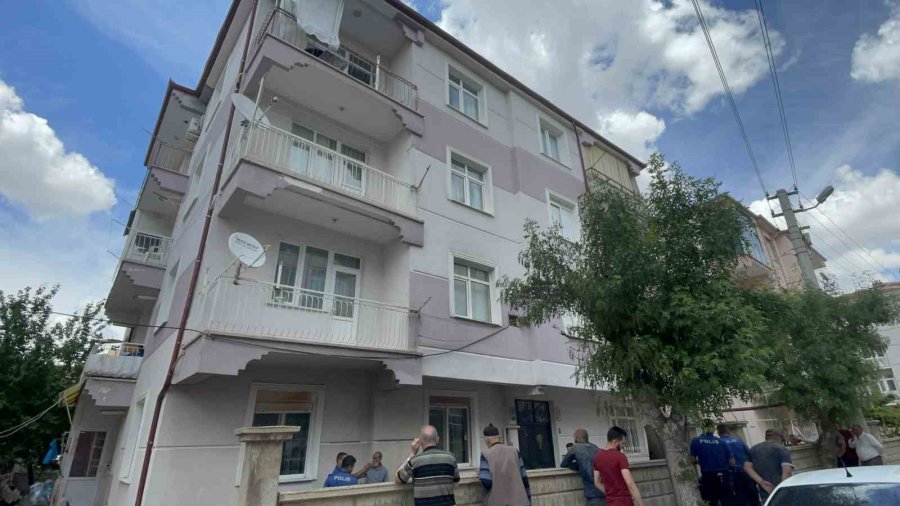 Bahçedeki Atık Eşyaların Yanması Paniğe Yol Açtı