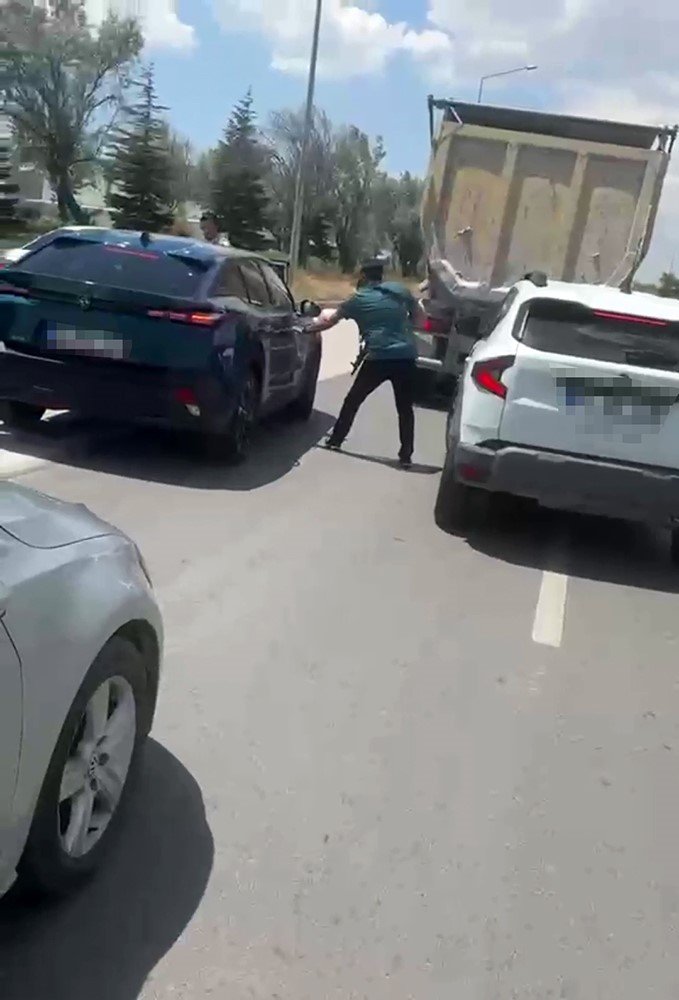 Konya Polisinden Uyuşturucu Sevkiyatına Darbe: 900 Kilogram Uyuşturucu Üretilebilen Ham Madde Ele Geçirildi