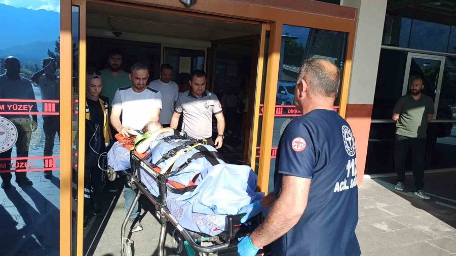 Konya’da Balkondan Düşen 11 Yaşındaki Çocuk Ağır Yaralandı