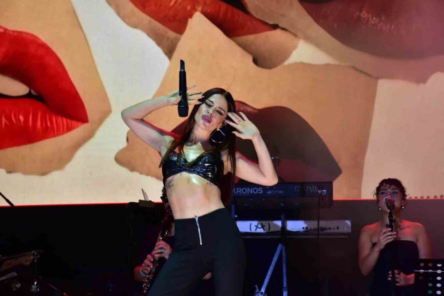 Mut Festivalinde Ceza Ve Simge Rüzgarı Esti