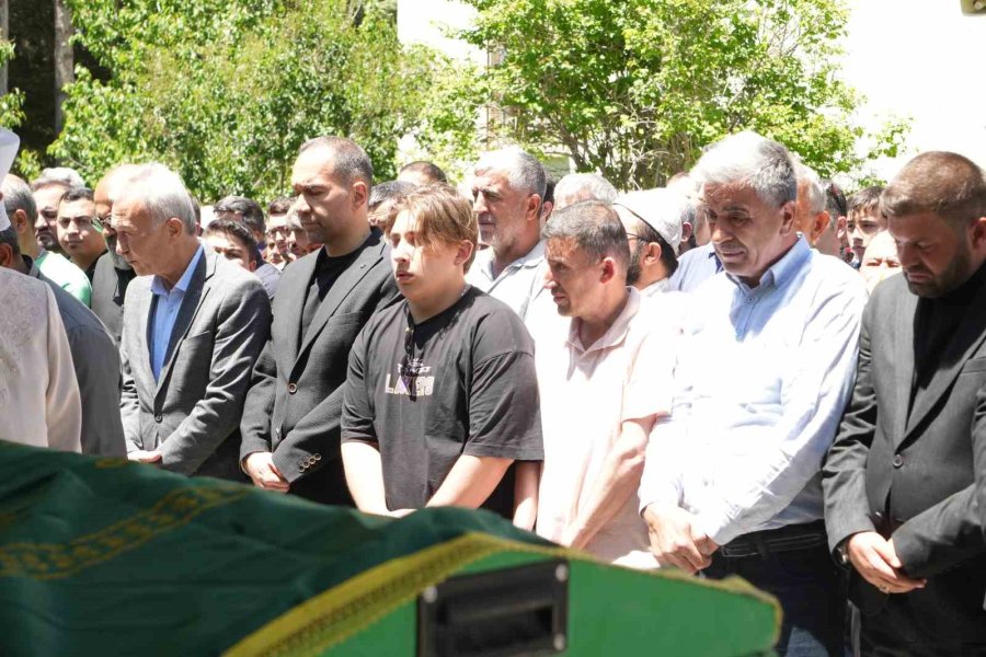 Selde Hayatını Kaybeden Kadın Son Yolculuğuna Uğurlandı