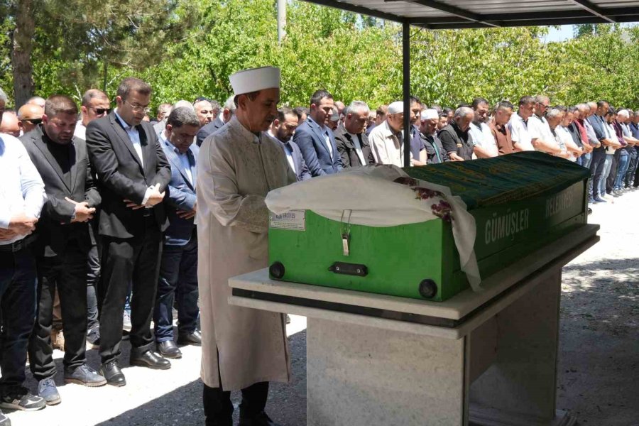 Selde Hayatını Kaybeden Kadın Son Yolculuğuna Uğurlandı